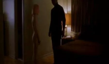 キャバリアは、古い売春婦の女に似た膣を持つ女性をファックします 女性 アダルト 一徹