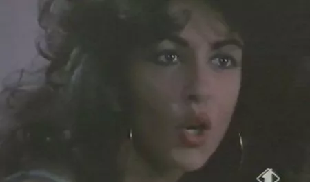 チャターボックスミッシーは肛門の変態を愛しています 女性 動画 一徹