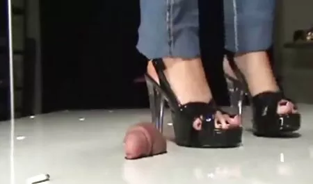 Stepdadは美しい日焼けした肌でブルネットをファックします 一徹 えろ