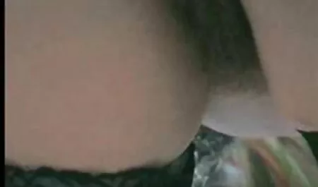 私はケージに彼女をロックし、彼女をリッピング アダルト 一徹