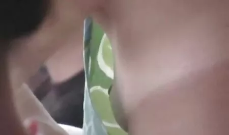 彼女はビデオのシリーズに主演し、ハイライトに主演しました 一徹 av 動画