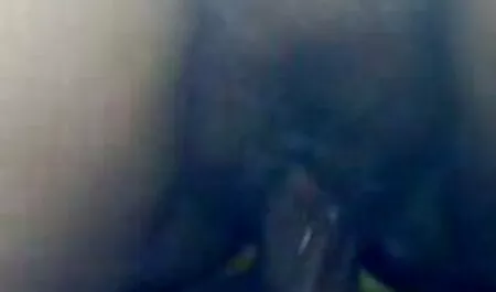 ジュリアは、非ロマンチックな設定で犯される アダルト 一徹