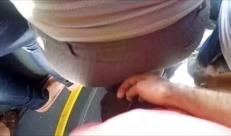 赤ん坊と茶色の髪、いたずらな、Ornella Morganは若い男のコックに詰め込まれています 一徹 シュガール