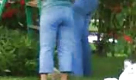 ジーナバレンタインと絵のような場所でごみの上にセックスし、ソファの上に 一徹 アダルト